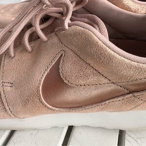 Nike rare rose gold shoes